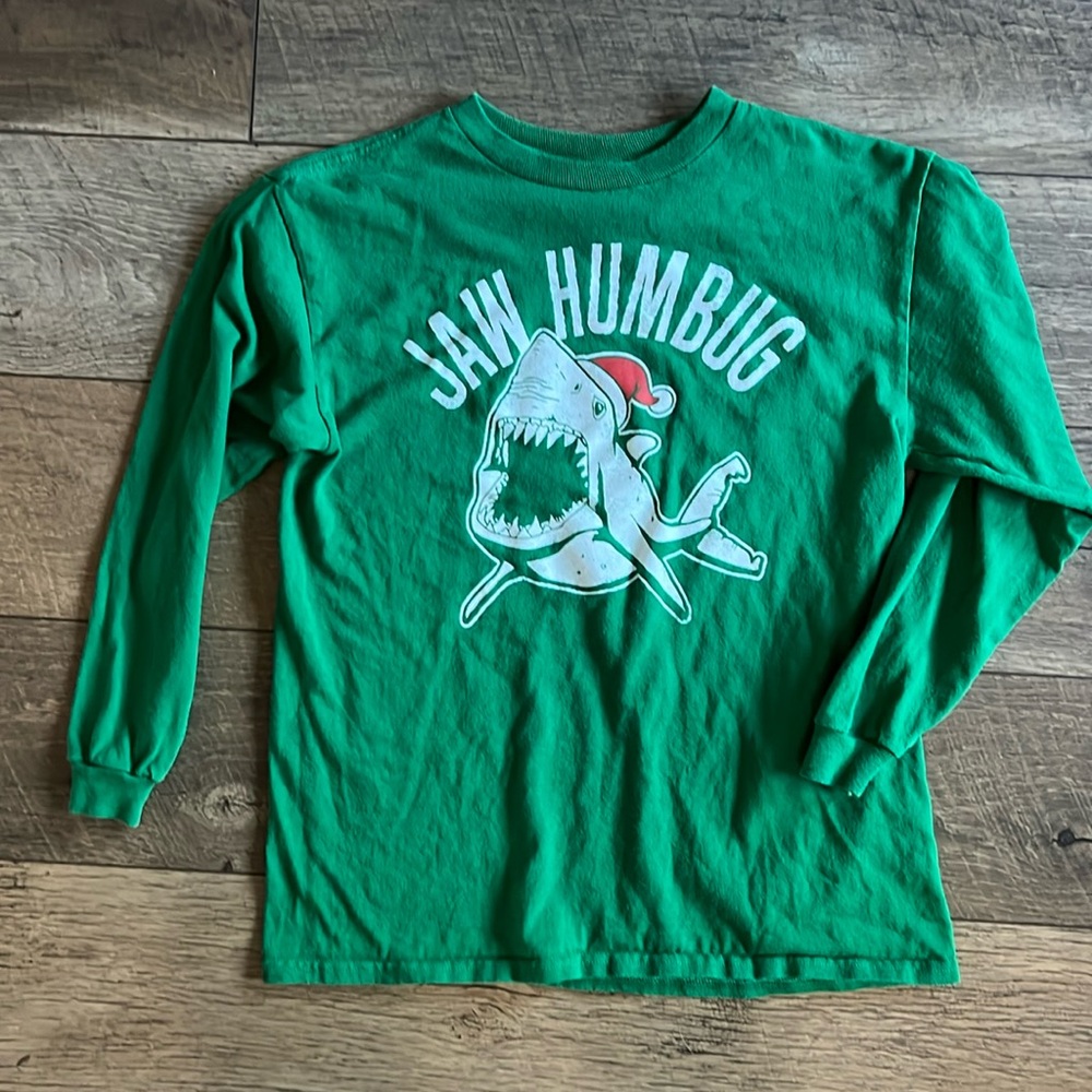 Christmas t-shirt long sleeve boys medium Jaw Humbug green